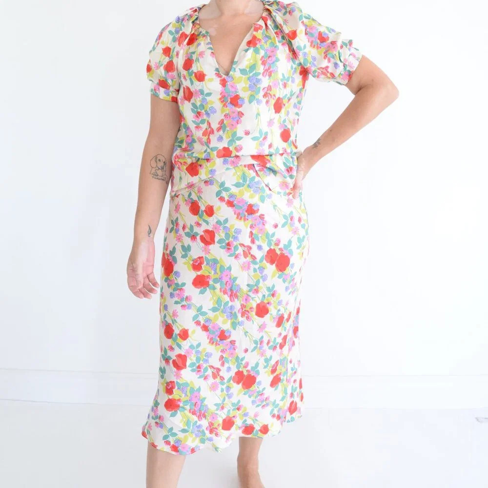 Flora Bea NYC Cream Red Floral Matching Two Piece  Blouse Midi Skirt Set S NWT